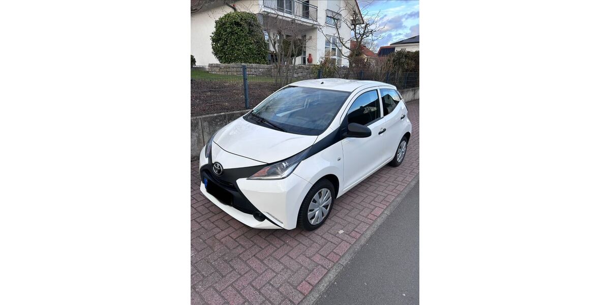 Toyota Aygo (X) 24.800 km 9.000 &euro; Gründau 63584
