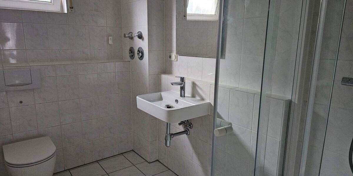 Provisionsfrei! Ruhige 3,5 Zimmer-ETW mit Balkon, Einbauküche, 2 Bädern, TG in gedämmter 8-MFH 3 zimmer