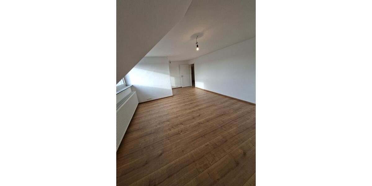 Dachgeschoßwohnung Hanau Groß-Steinheim - 4 Zimmer, 113 m&sup2;, 950&euro; | Angebot:26213449