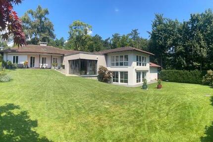 KRONBERG - VILLA MIT TRAUMGARTEN