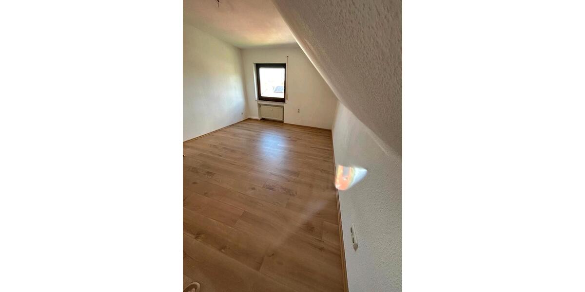Dachgeschoßwohnung Aschaffenburg Damm - 3 Zimmer, 80 m&sup2;, 700&euro; | Angebot:26610680