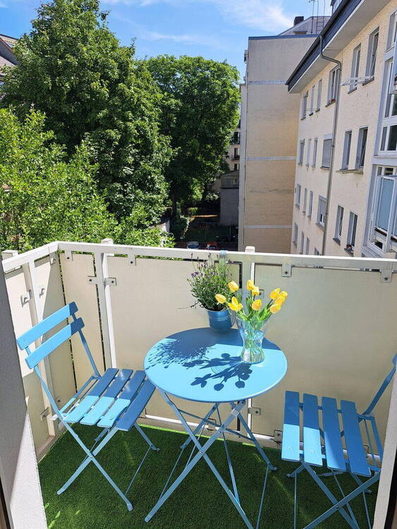 FREIE + SONNIGE möblierte 2-ZW m. BALKON TOPLAGE NORDEND-WEST PROVISIONSFREI v. PRIVAT