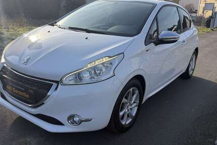 Peugeot 208 110.000 km 4.990 &euro; Friedrichsdorf/Köppern 61381