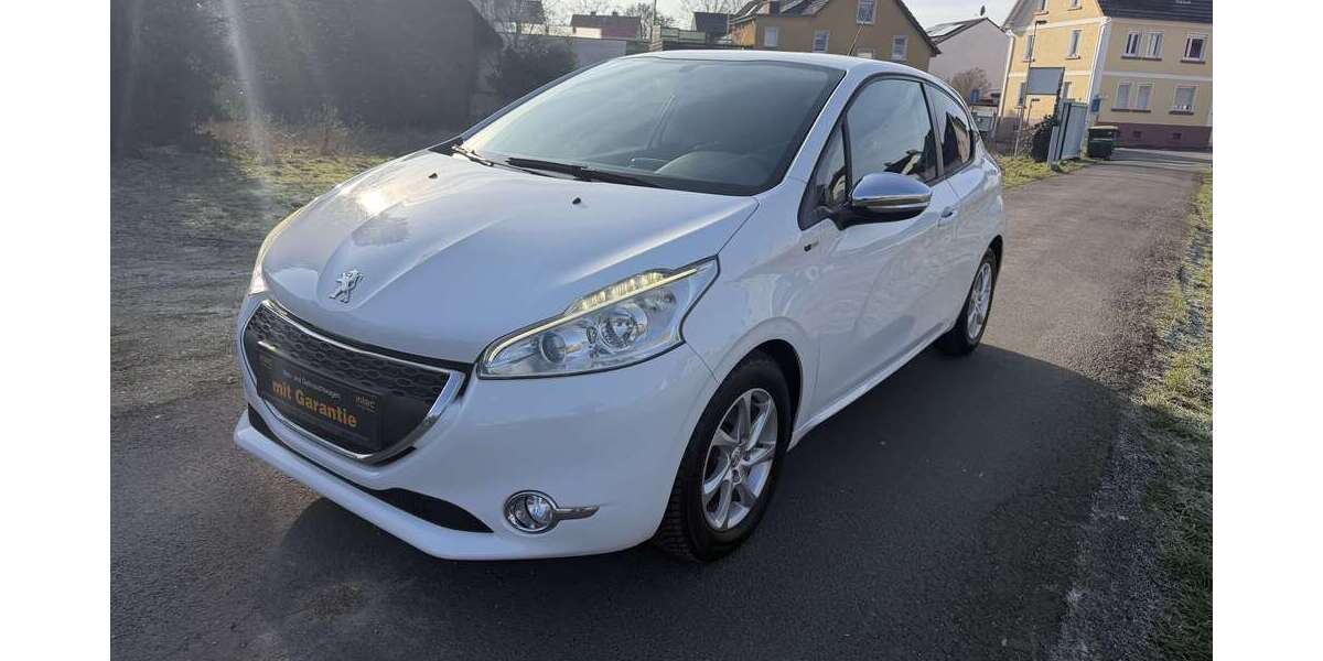 Peugeot 208 110.000 km 4.990 &euro; Friedrichsdorf/Köppern 61381