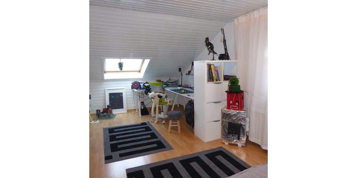 Etagenwohnung Rosbach vor der Höhe Rodheim - 7 Zimmer, 170 m&sup2;, 1.550&euro; | Angebot:24657672