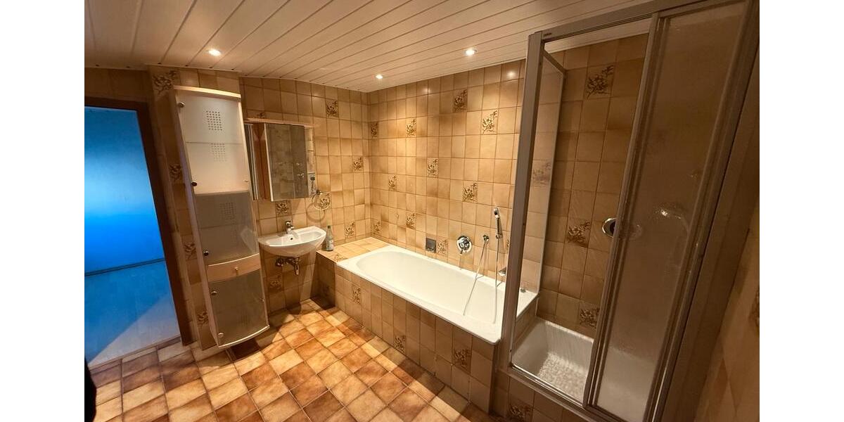 6-Zimmer Zweifamilienhaus nur 150 m zum Main – familienfreundlich 6 zimmer