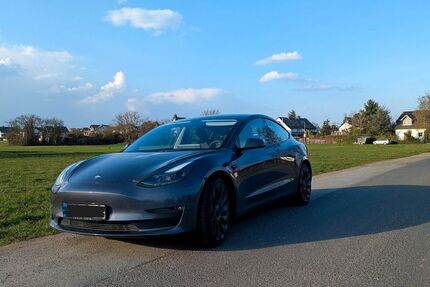 Tesla Model 3 45.000 km 28.999 &euro; Hanau 63456