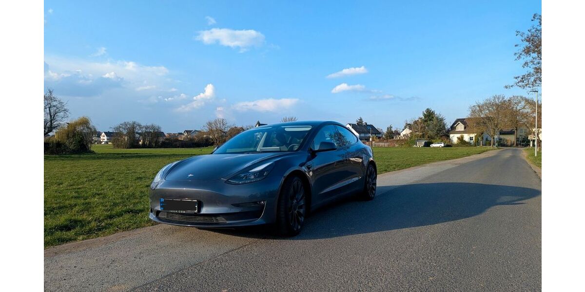 Tesla Model 3 45.000 km 28.999 &euro; Hanau 63456