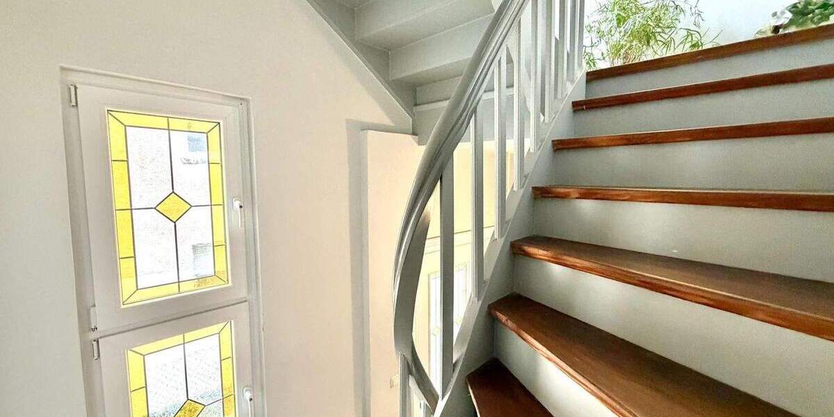 Rarität in gesuchtem Wohngebiet - Stilvoll sanierter Altbau - Buchraingebiet! 9 zimmer