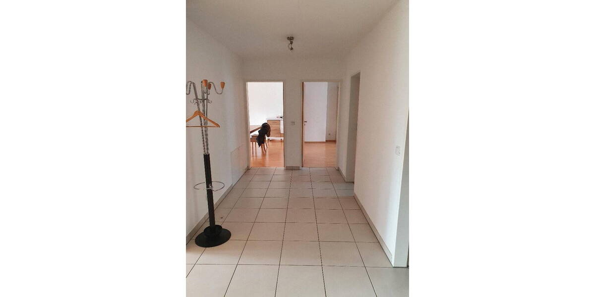 Etagenwohnung Frankfurt am Main Hausen - 4 Zimmer, 126 m&sup2;, 2.500&euro; | Angebot:26128326