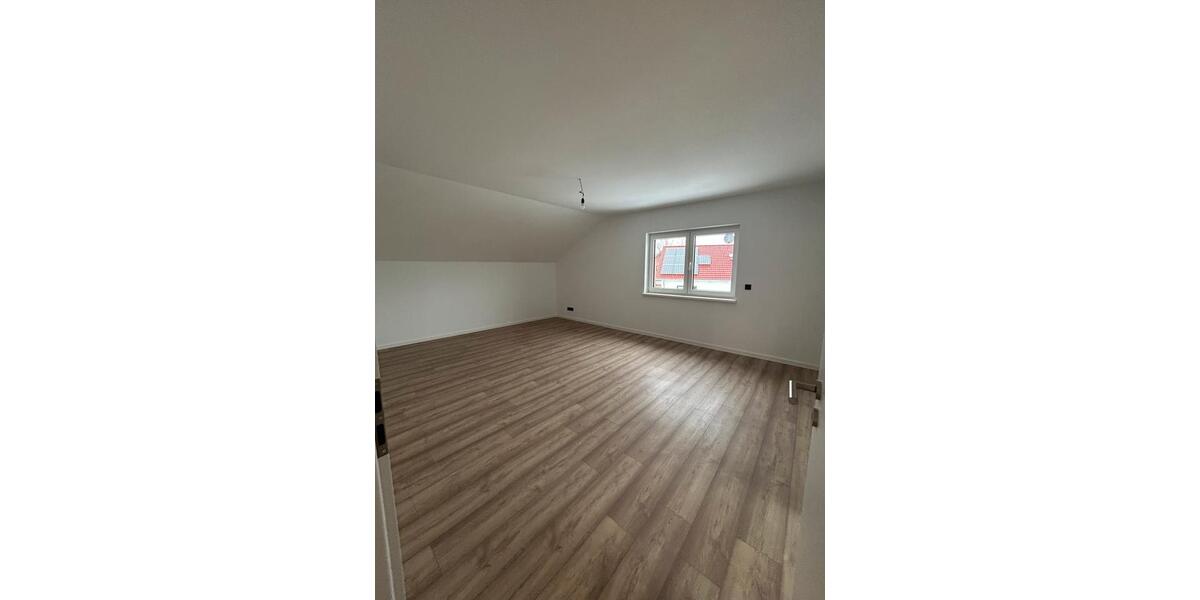 helle 4 Zimmer Wohnung im OG - 125m² 4 zimmer