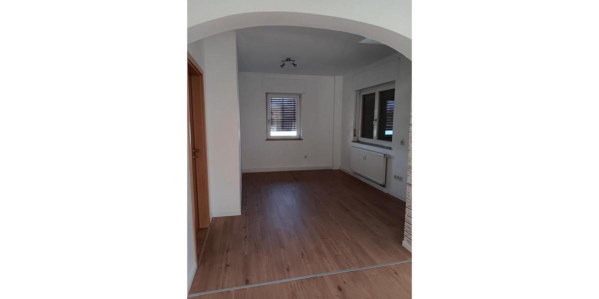 Etagenwohnung Aschaffenburg Damm - 3.5 Zimmer, 89 m&sup2;, 900&euro; | Angebot:26549939