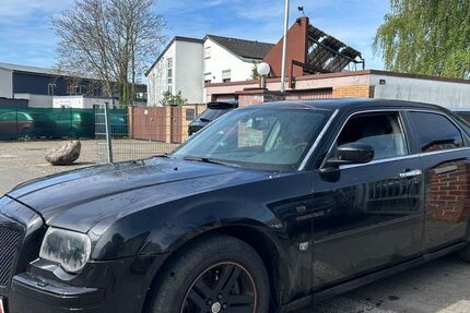 Chrysler 300C 250.000 km 2.500 &euro; Mühlheim am Main 63165