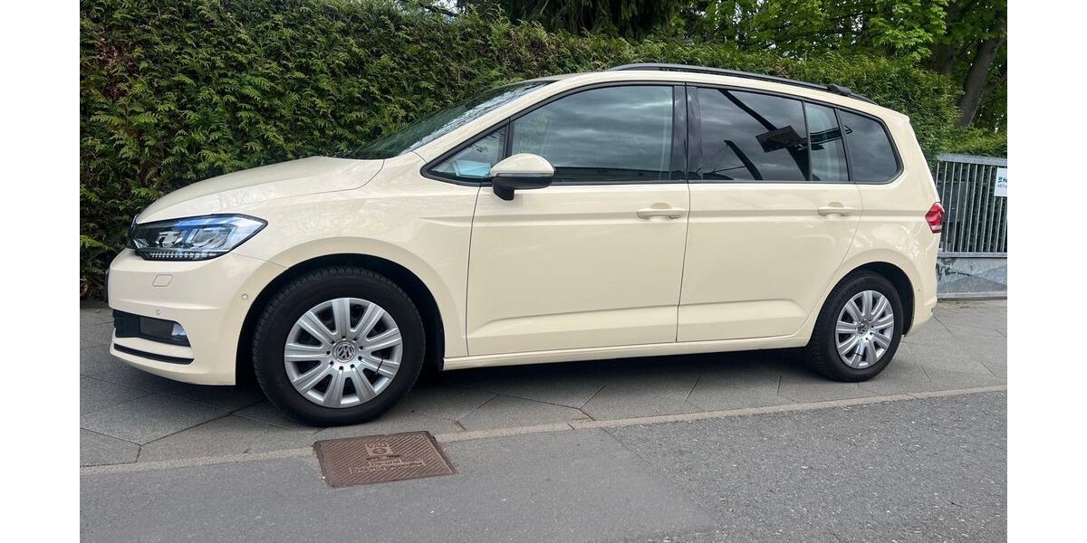 VW Touran 208.000 km 17.300 &euro; Offenbach am Main 63067