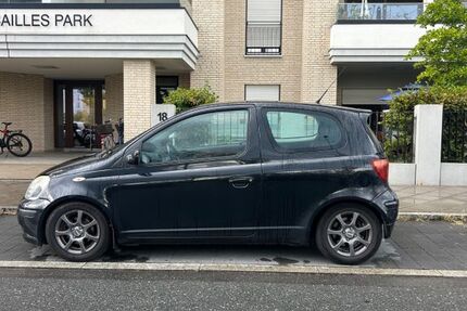 Toyota Yaris 181.000 km 1.699 &euro; Frankfurt am Main 60488