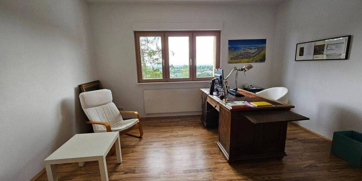 Einfamilienhaus Hofheim - 9 Zimmer, 320 m&sup2;, 4.250&euro; | Angebot:26616851