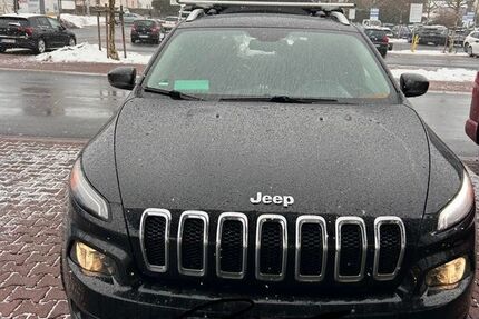 Jeep Cherokee 180.000 km 9.000 &euro; hanau 63457