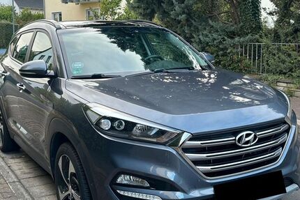 Hyundai TUCSON 99.000 km 16.000 € Frankfurt 60388