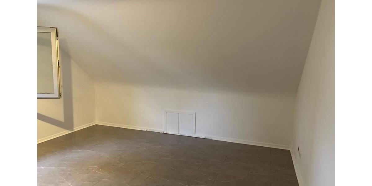 2 Zimmer-Dachgeschosswohnung in Frankfurt Fechenheim 2 zimmer