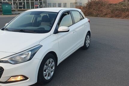 Hyundai i20 82.000 km 8.390 &euro; Frankfurt am Main 60386