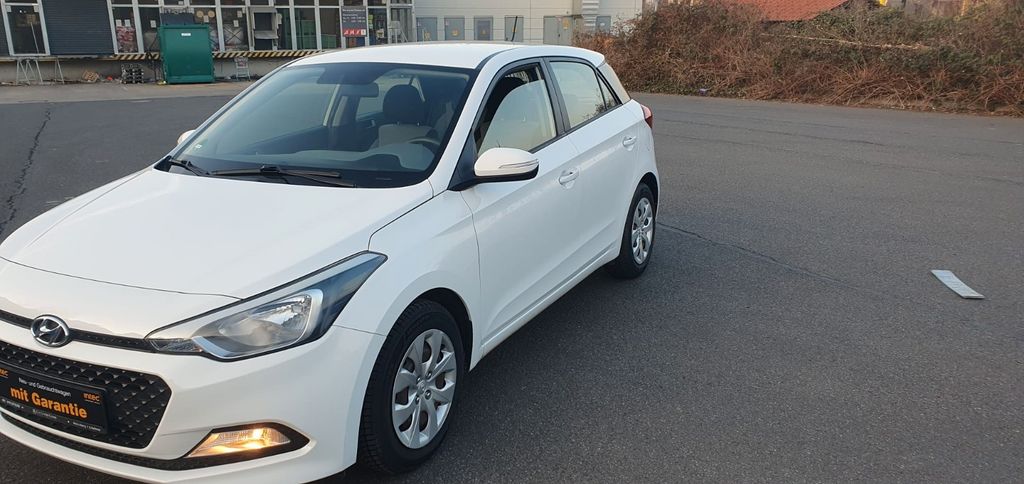 Hyundai i20 82.000 km 8.390 &euro; Frankfurt am Main 60386