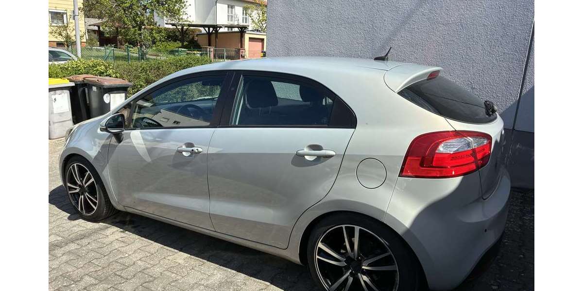 Kia Rio 169.213 km 5.100 &euro; Frankfurt am Main 60529