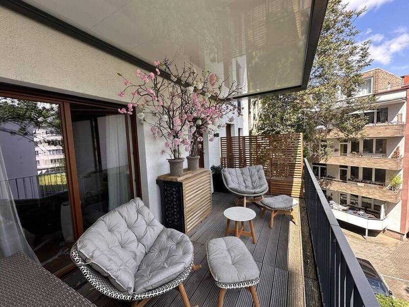 Zentrale LuxusWohnung mit Aufzug, Küche und 2 Balkone ready-to-move-in