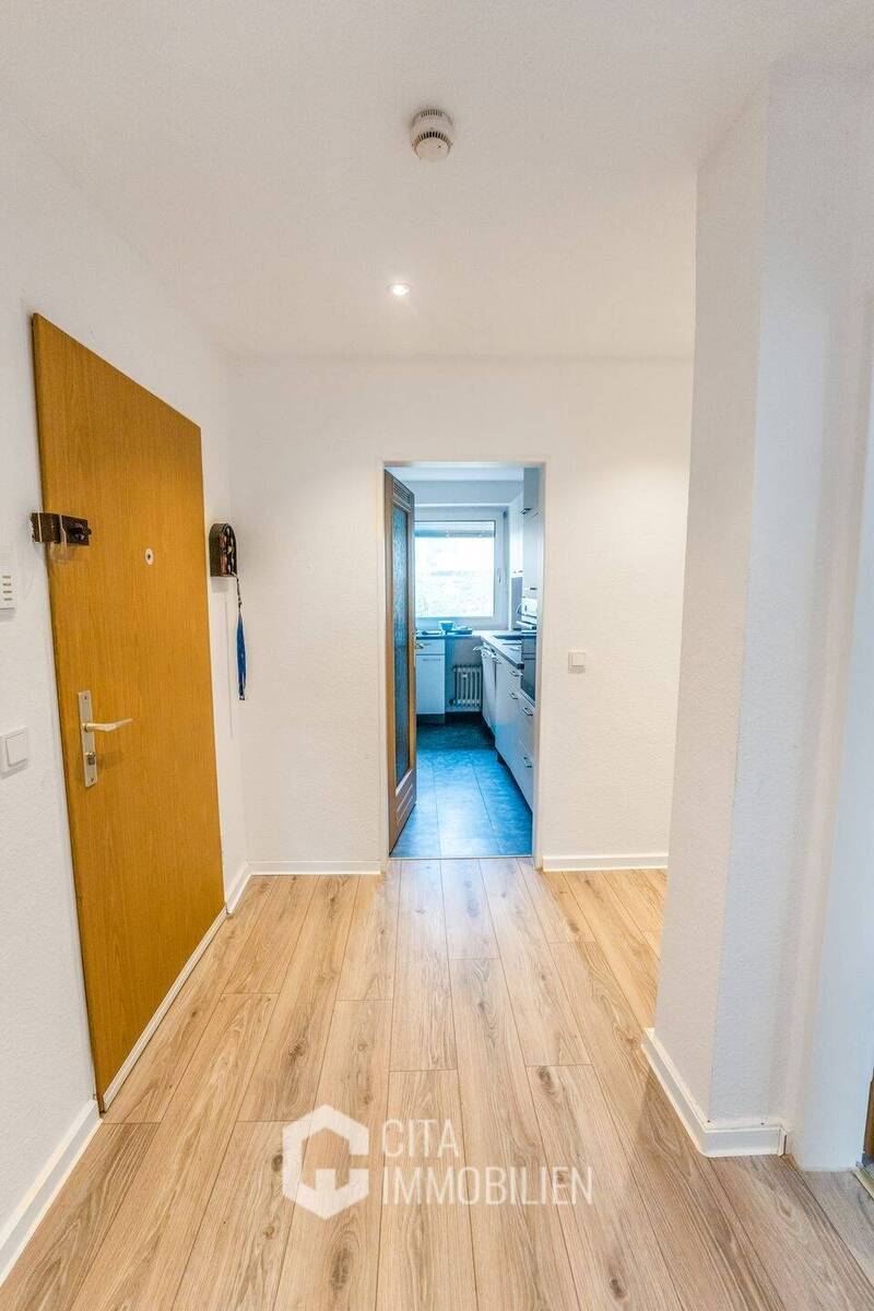 Renovierte 3-Zi.-Wohnung in Frankfurt-Niederrad- modern, hell, mit Balkon und EBK 3 zimmer