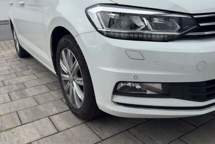 VW Touran 143.389 km 15.499 &euro; Babenhausen 64832
