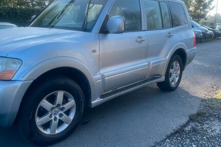 Mitsubishi Pajero 340.000 km 5.900 &euro; Frankfurt am Main 60486