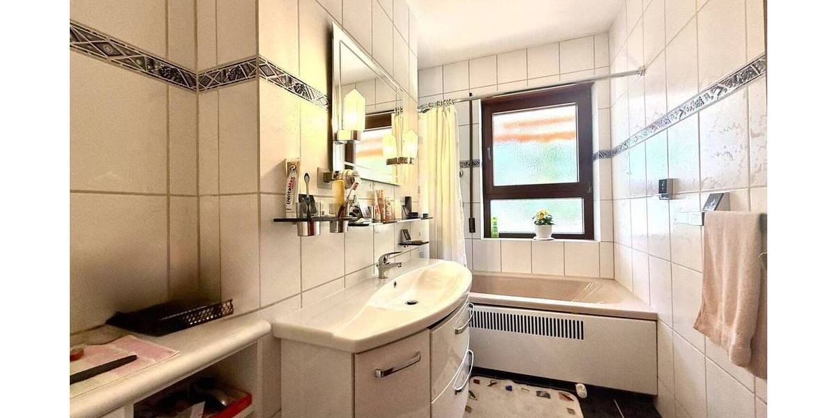 Etagenwohnung Hofheim am Taunus Hofheim - 3 Zimmer, 85 m&sup2;, 335.000&euro; | Angebot:26160417