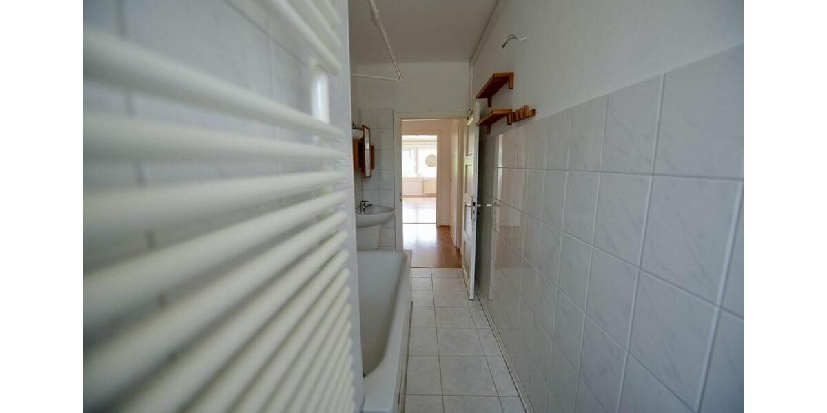 Dachgeschoßwohnung Frankfurt am Main Ginnheim - 3 Zimmer, 80 m&sup2;, 1.350&euro; | Angebot:26251158