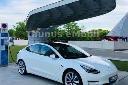 Tesla Model 3 44.404 km 44.444 &euro; Friedrichsdorf 61381