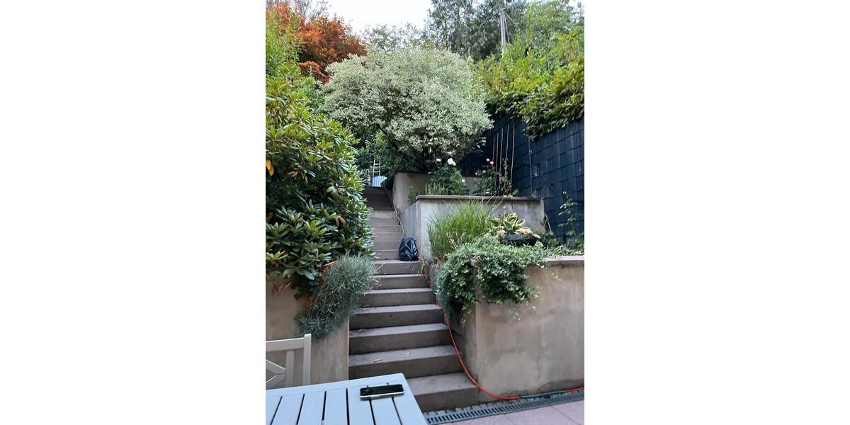 4-Zimmer Doppelhaushälfte mit EBK, Garage & Garten in HofheimTs. 4 zimmer