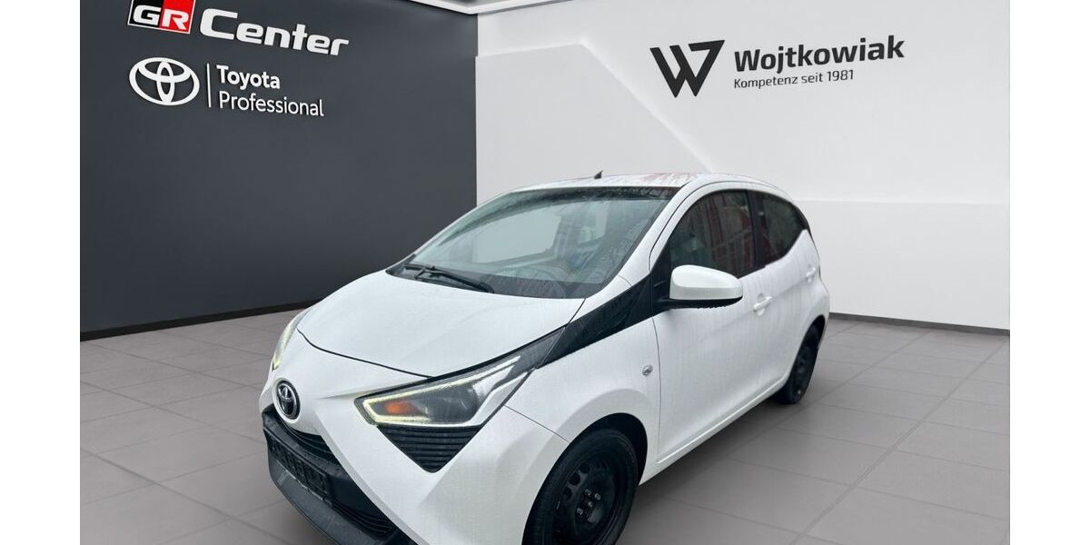 Toyota Aygo (X) 40.000 km 11.290 &euro; Friedberg 61169