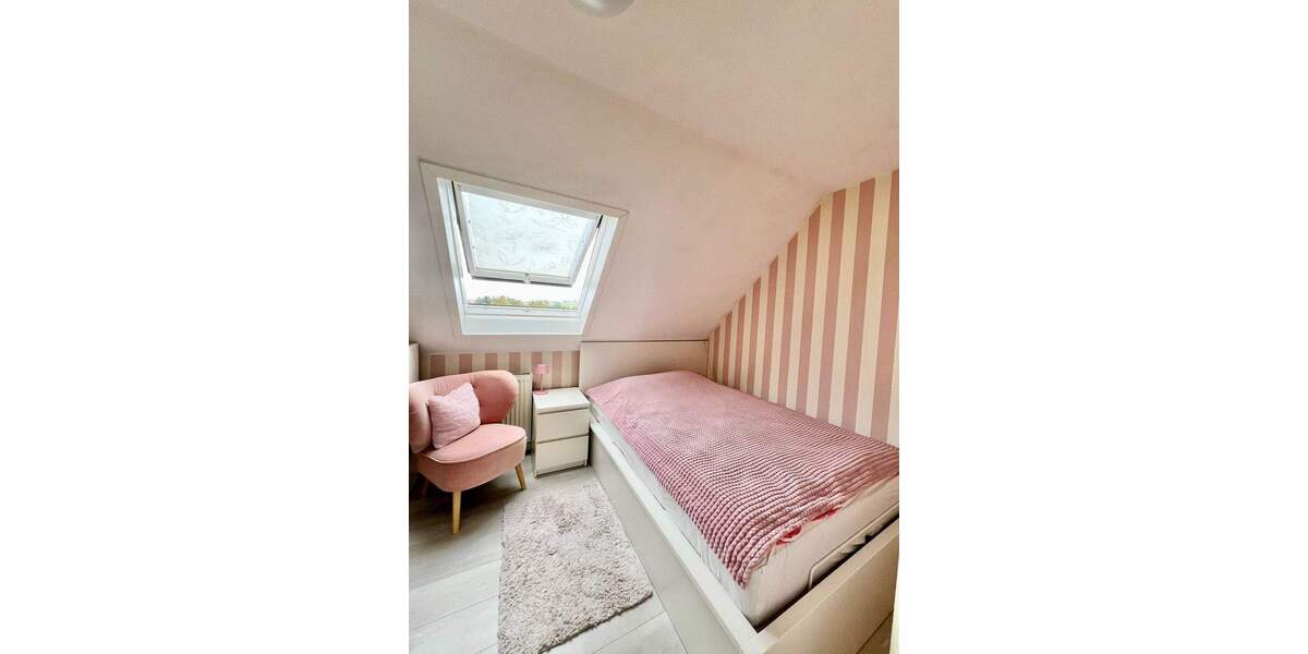 Lichtdurchflutete Wohnung mit viel Platz (zus. im DG) und Sonnenloggien 4 zimmer