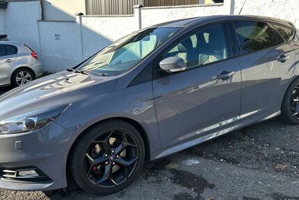 Ford Focus 98.636 km 14.500 &euro; Hofheim am Taunus 65719