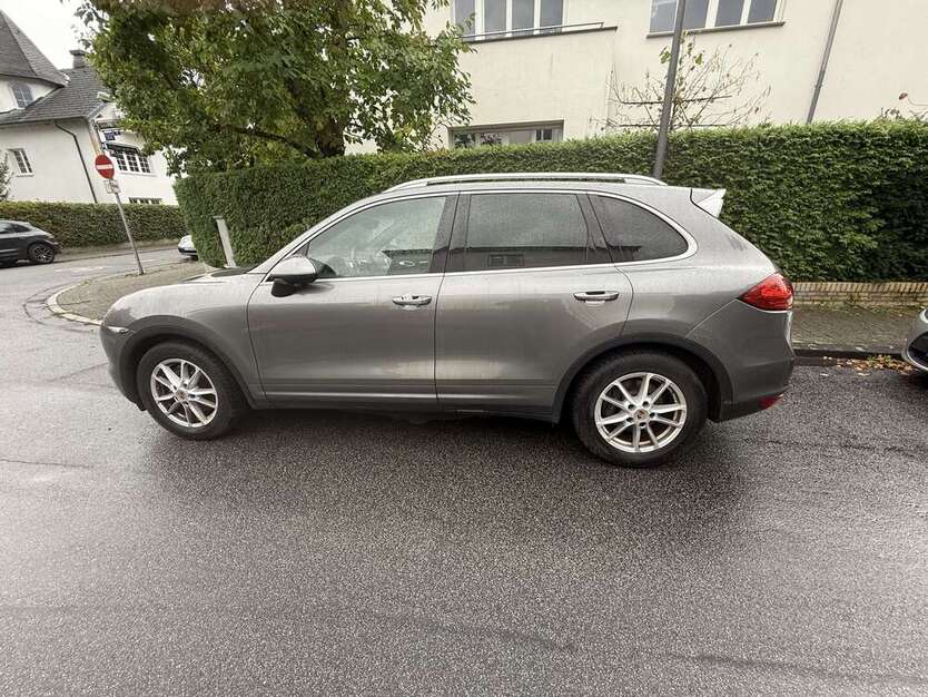 Porsche Cayenne 270.000 km 16.000 € Frankfurt 60320