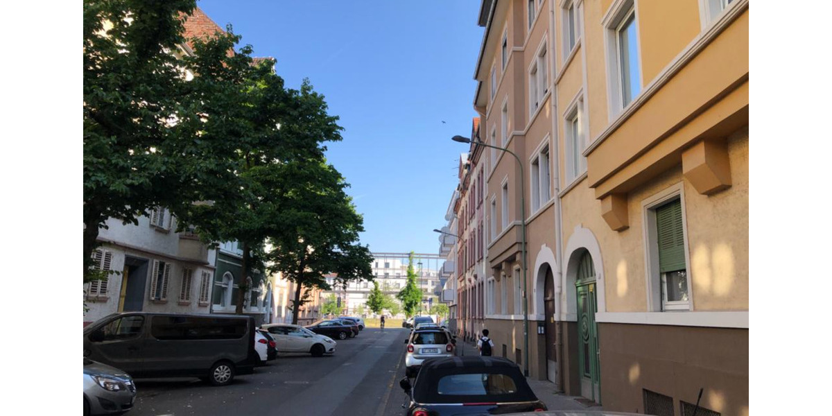 Ruhiges WG-Zimmer mit Balkon (Zentral, 3er WG) 1 zimmer