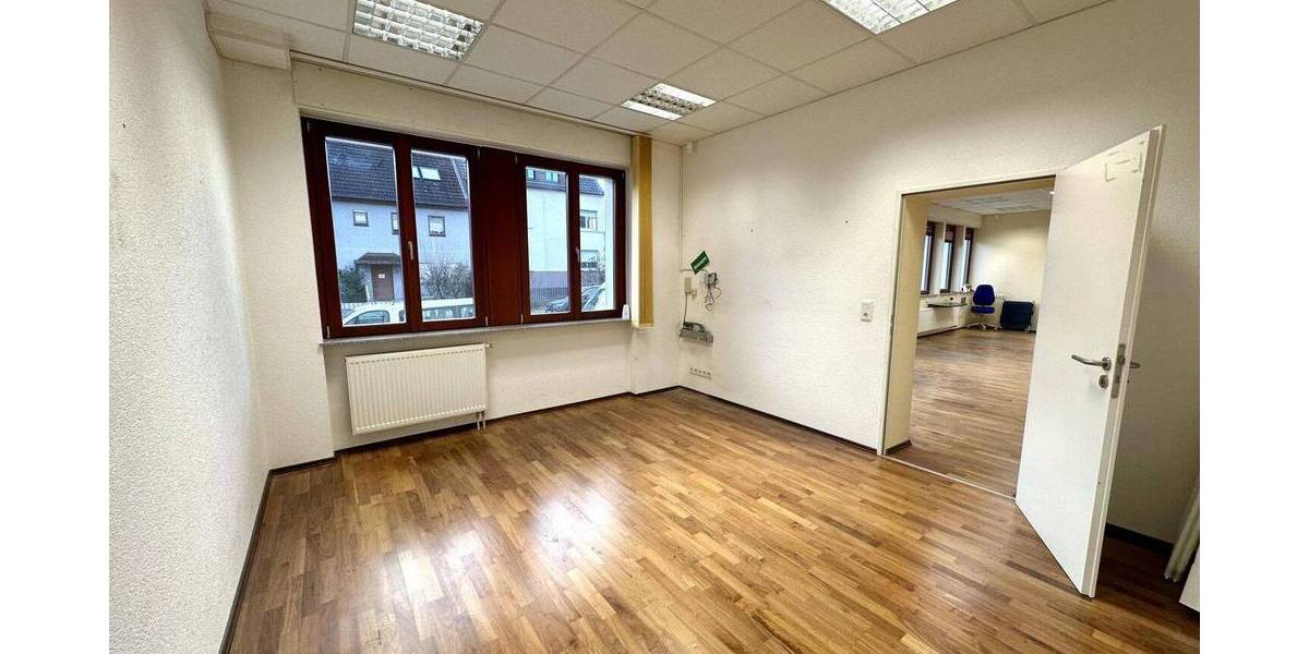 Gewerbefläche mit viel Lagermöglichkeiten, Stellplätzen und Scheune! zimmer