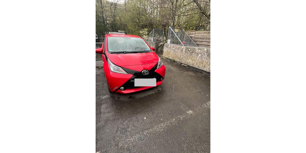 Toyota Aygo (X) 144.000 km 6.900 &euro; Frankfurt 60437