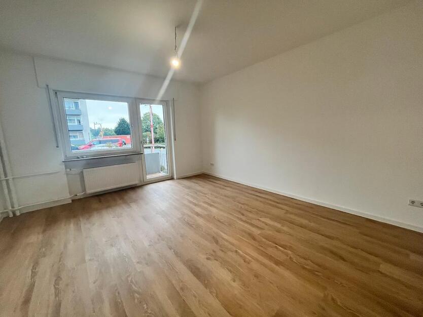 Premium sanierte 3 Zimmer Wohnung im Erdgeschoss mit Einbauküche zimmer