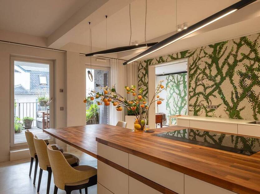 Zentrale LuxusWohnung mit Aufzug, Küche und 2 Balkone ready-to-move-in