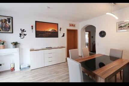 Großzügige 2 Zimmer DG Wohnung, mit Balkon und Keller 2 zimmer