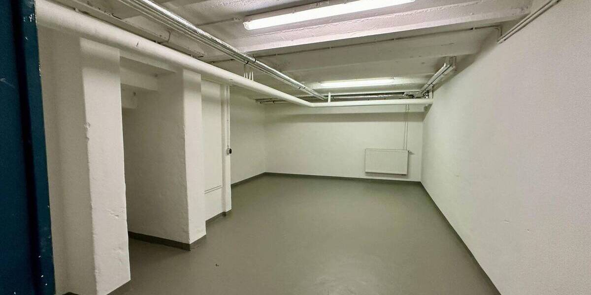 Gewerbefläche mit viel Lagermöglichkeiten, Stellplätzen und Scheune! zimmer