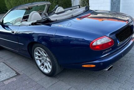 Jaguar XK8