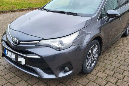 Toyota Avensis 161.000 km 12.900 &euro; Frankfurt am Main 60433