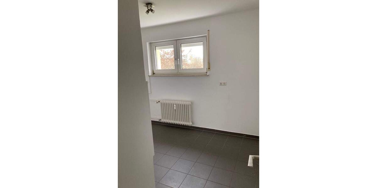 Für eine modernisierte Familienwohnung suchen wir neue Mieter! 4 zimmer