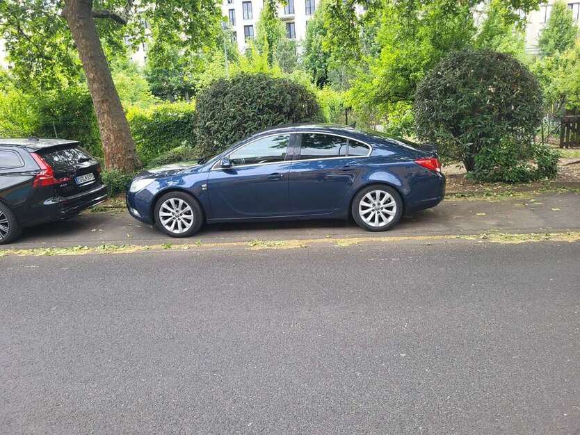 Opel Insignia 218.000 km 4.240 € Frankfurt am Main 60311