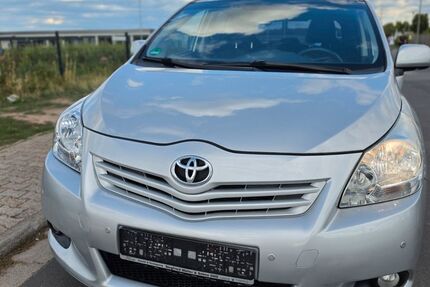 Toyota Verso 73.000 km 10.500 &euro; Dietzenbach 63128
